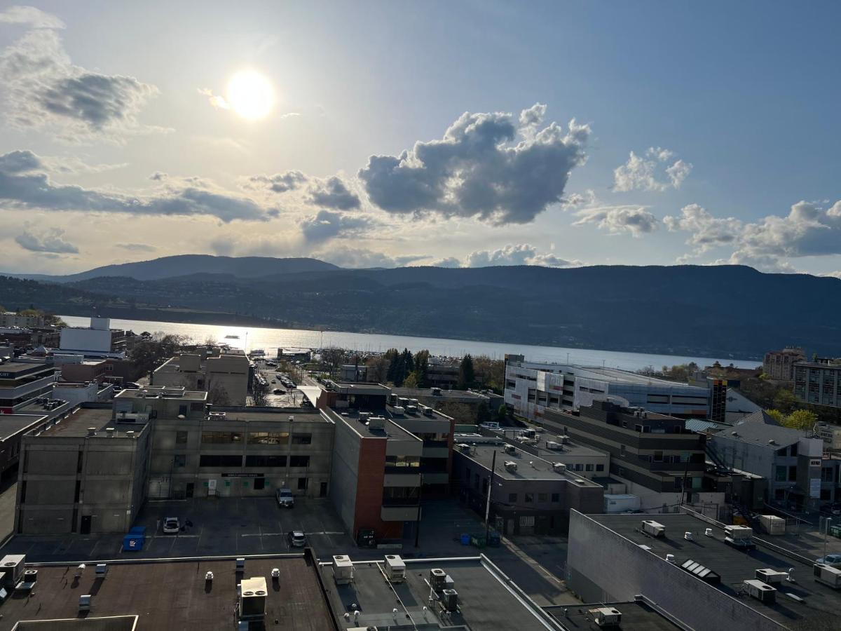 Amazing Brand New Lakeview Condo Downtown Kelowna Exterior foto